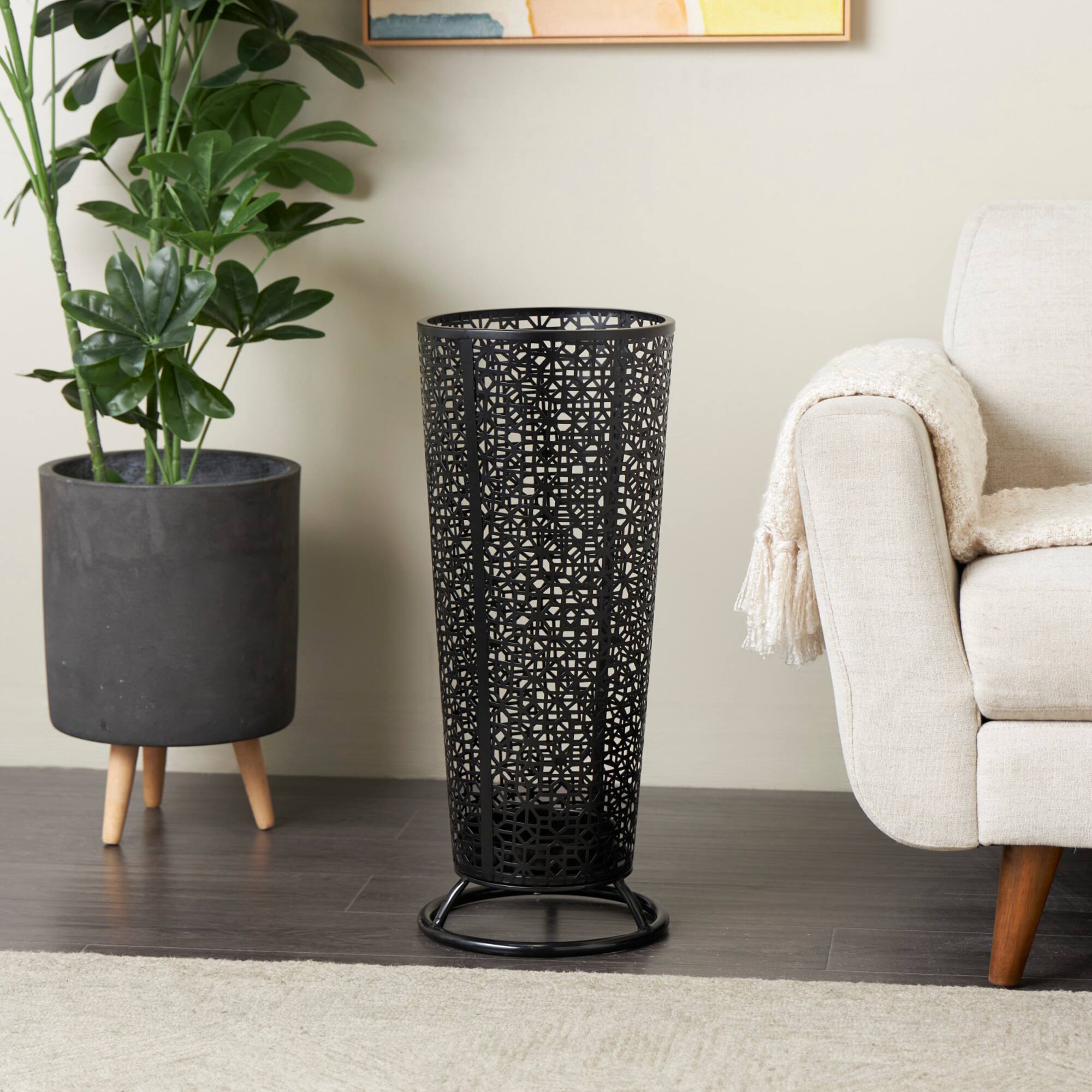25" Black Ornate Metal Umbrella Stand